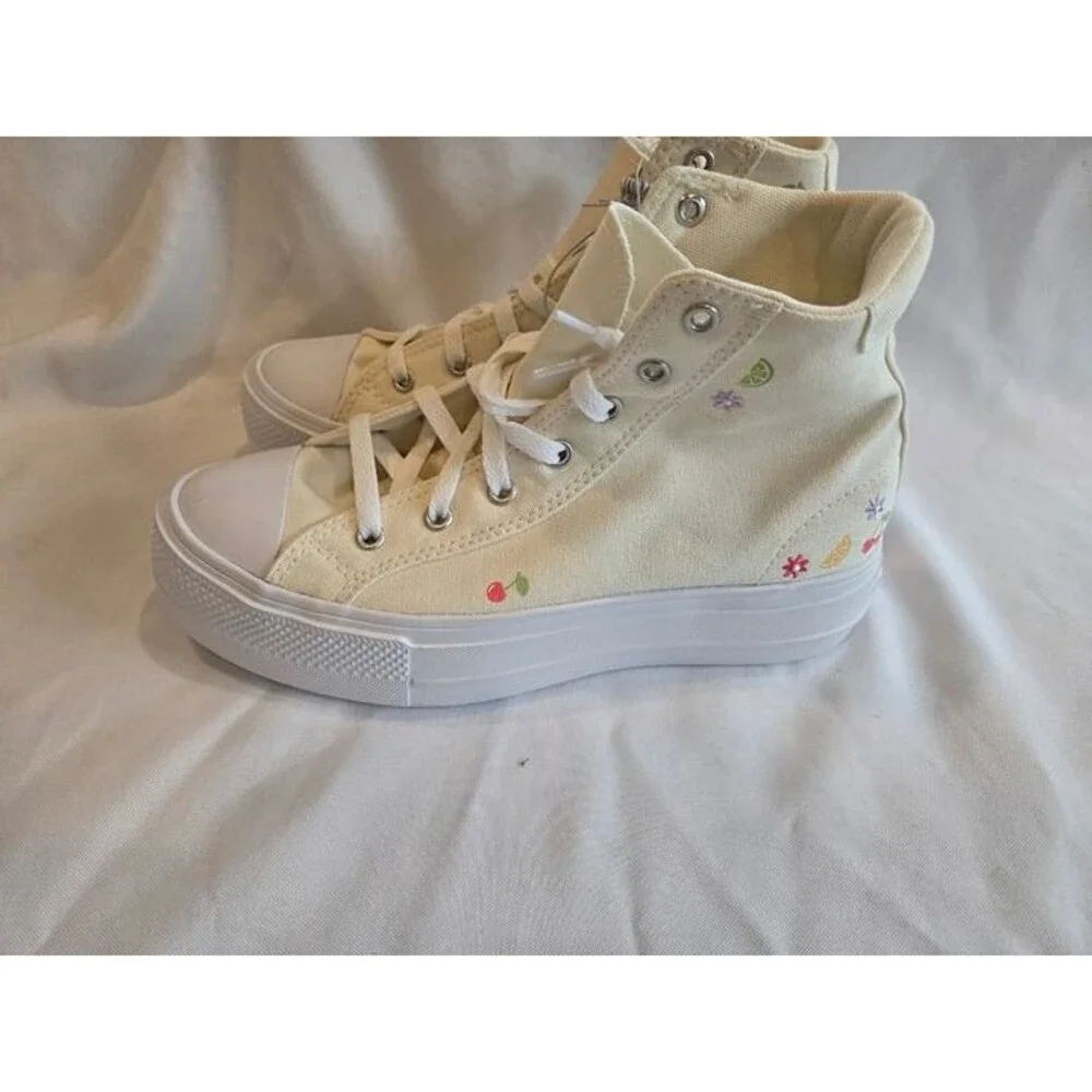 Converse Platform High Top Sneakers - Cream - Girls size 6 / Womens size 8 - NEW